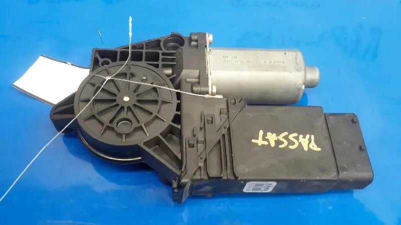 Motor Elevalunas Delantero Derecho para Volkswagen Passat Berlina (3B3)
