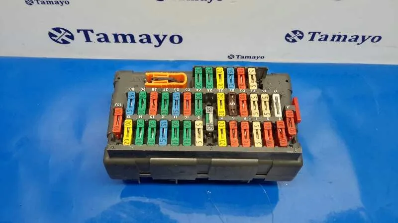Caja Reles / Fusibles para Peugeot 406 Berlina (S1/S2)