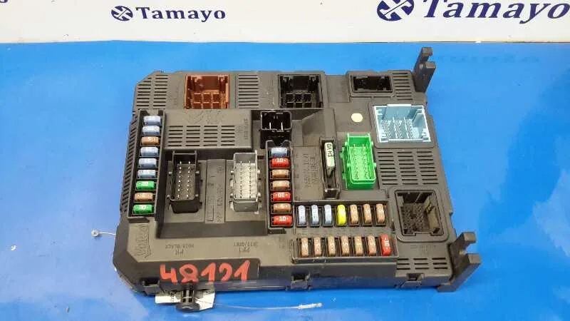 Caja Reles / Fusibles para Peugeot 208