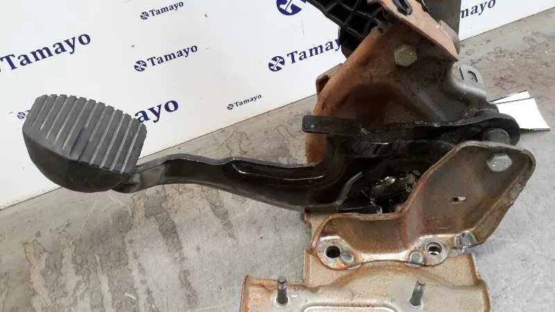 Pedal Embrague para Peugeot 208