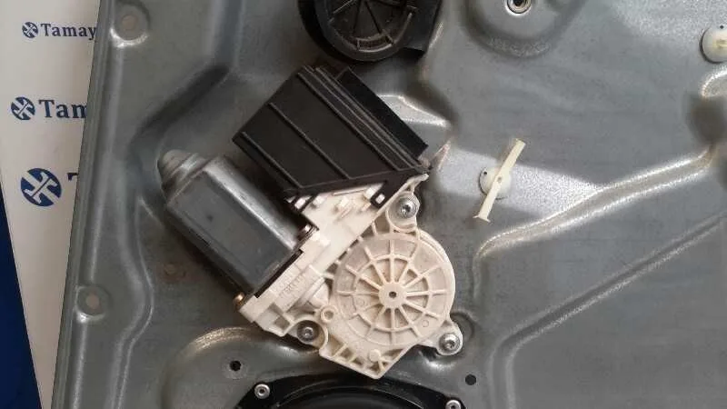 Elevalunas Delantero Derecho para Seat Ibiza (6L1)