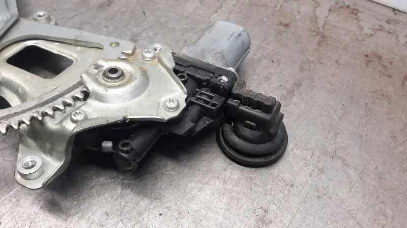 Elevalunas Delantero Derecho para Toyota Rav 4 (A3)