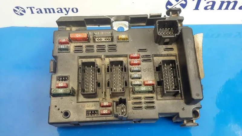 Caja Reles / Fusibles para Peugeot 307 (S1)
