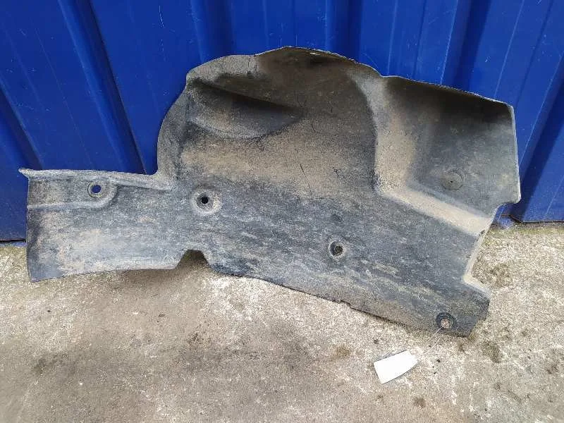 Plastico Paso Rueda Delantero Derecho para Renault Master Kasten