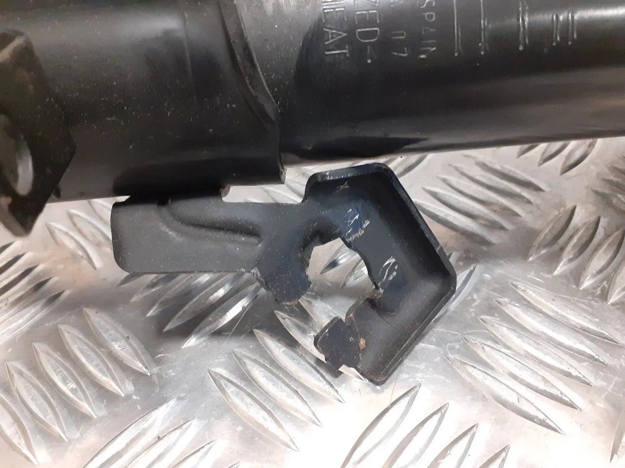 Amortiguador Delantero Derecho para Nissan Juke (F15)