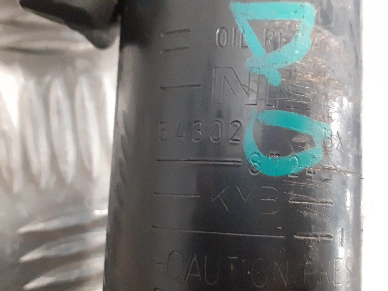 Amortiguador Delantero Derecho para Nissan Juke (F15)