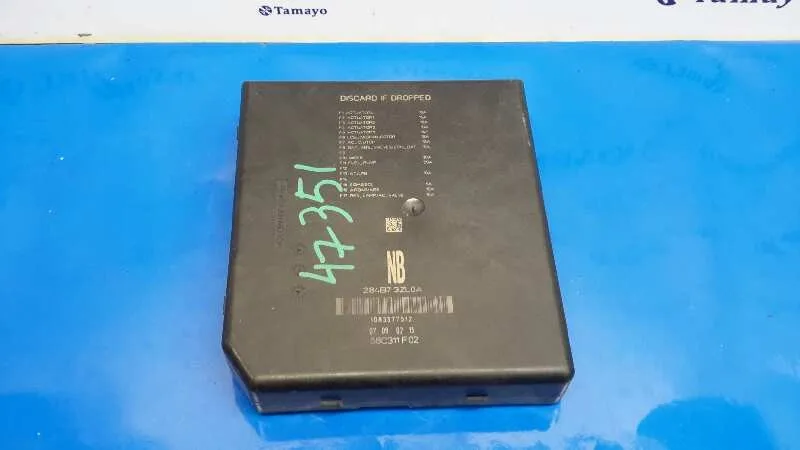 Caja Reles / Fusibles para Nissan Pulsar (C13)