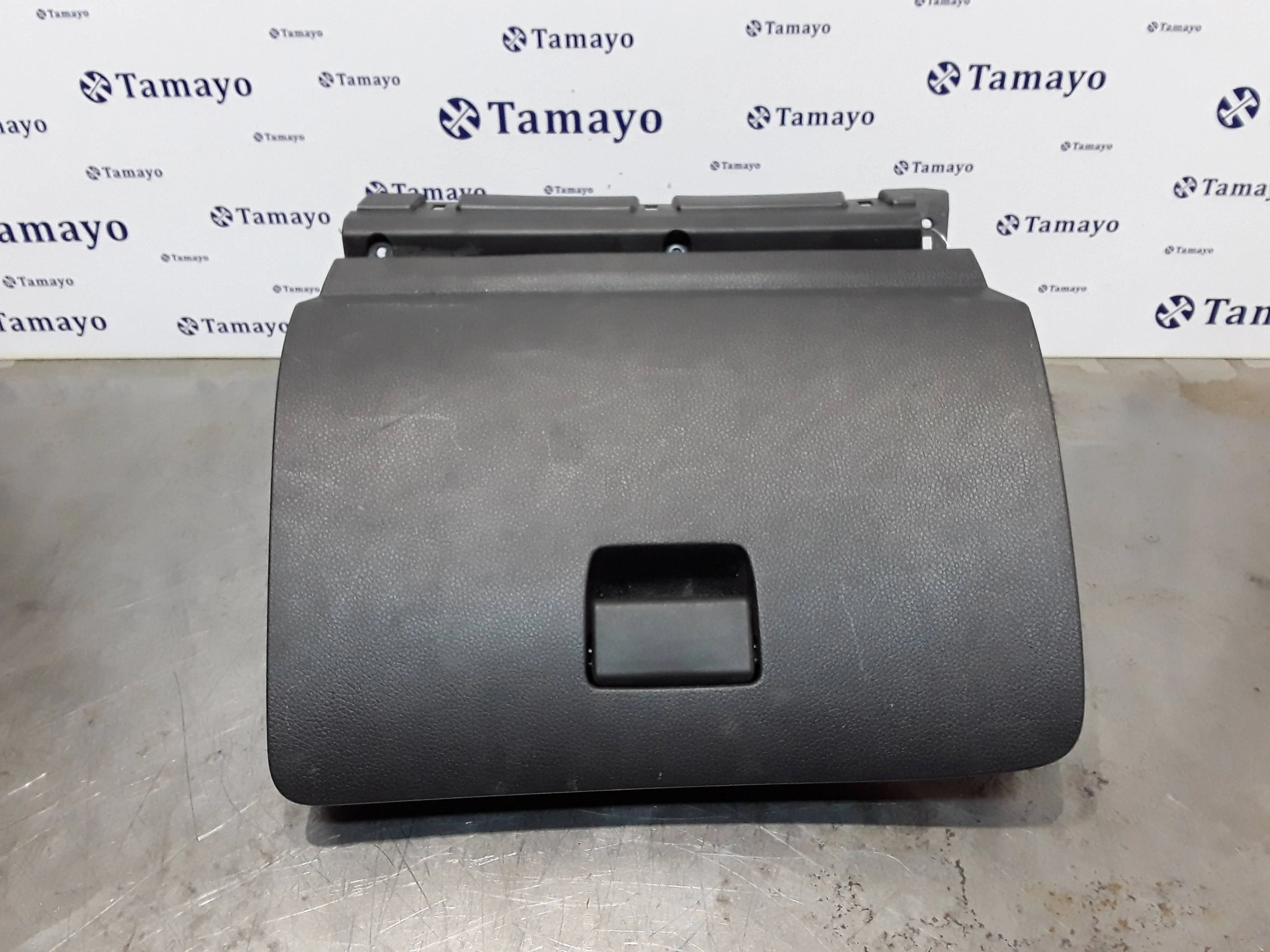 Guantera para Nissan Pulsar (C13)