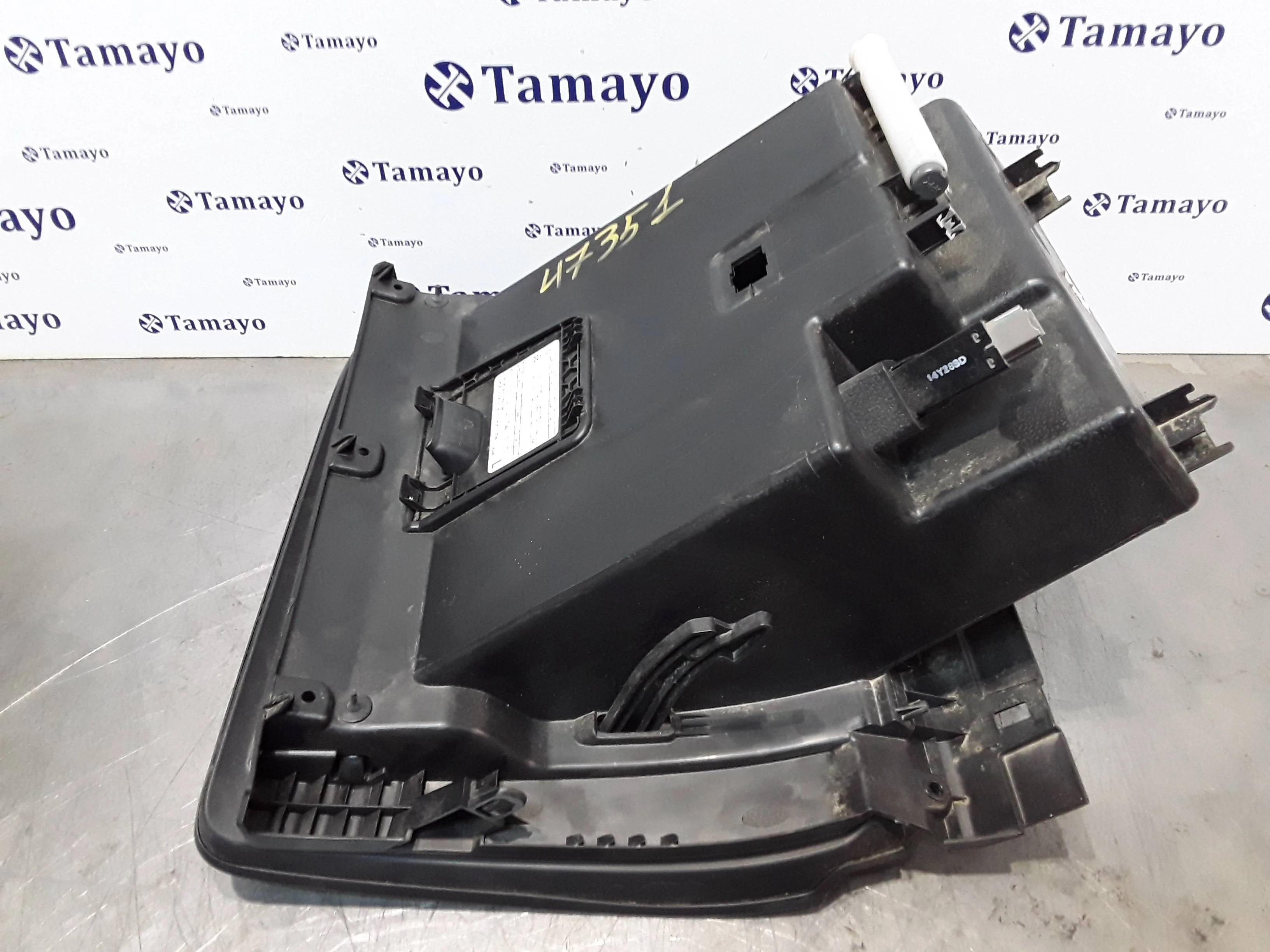 Guantera para Nissan Pulsar (C13)