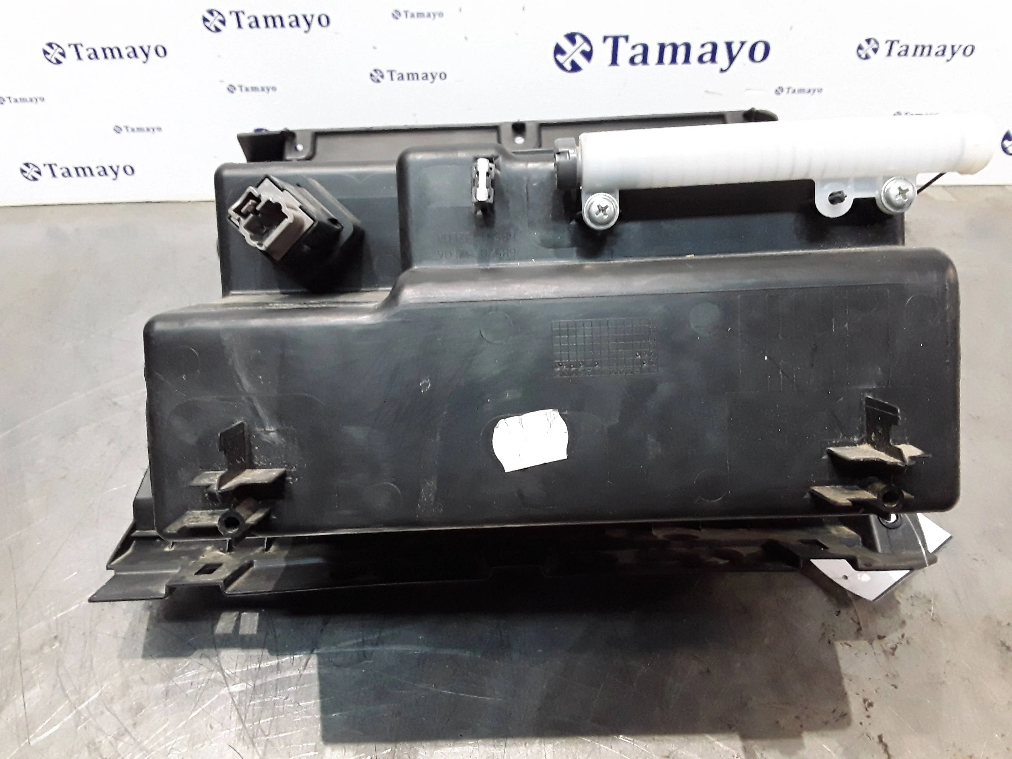 Guantera para Nissan Pulsar (C13)