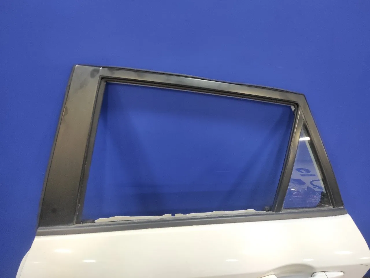 Puerta Trasera Izquierda para Mazda 3 Lim. (Bl)