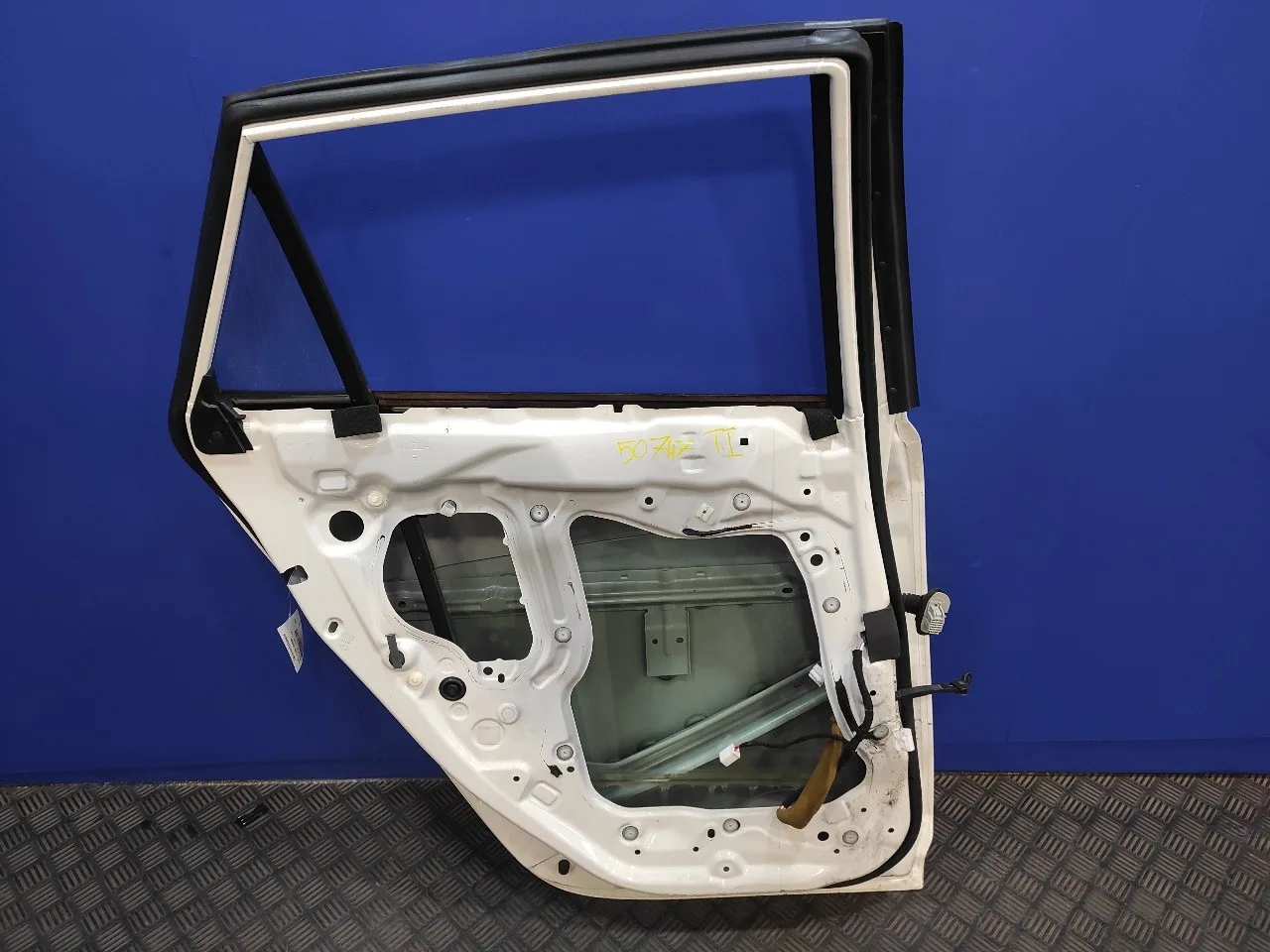 Puerta Trasera Izquierda para Mazda 3 Lim. (Bl)