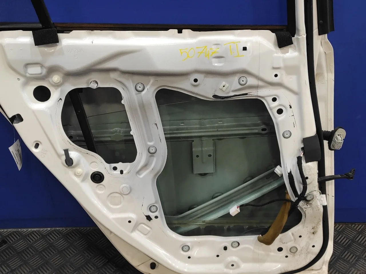 Puerta Trasera Izquierda para Mazda 3 Lim. (Bl)