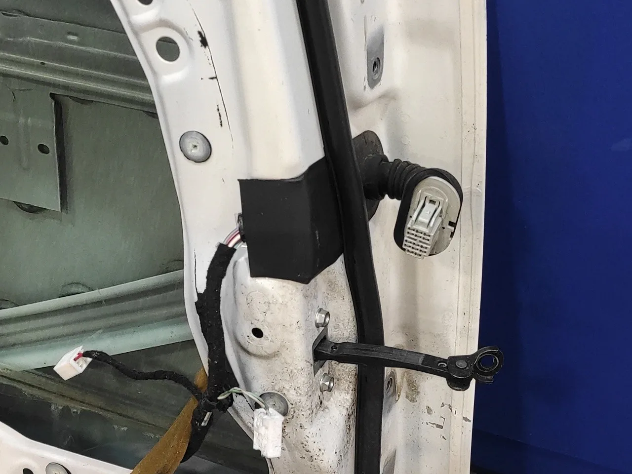 Puerta Trasera Izquierda para Mazda 3 Lim. (Bl)