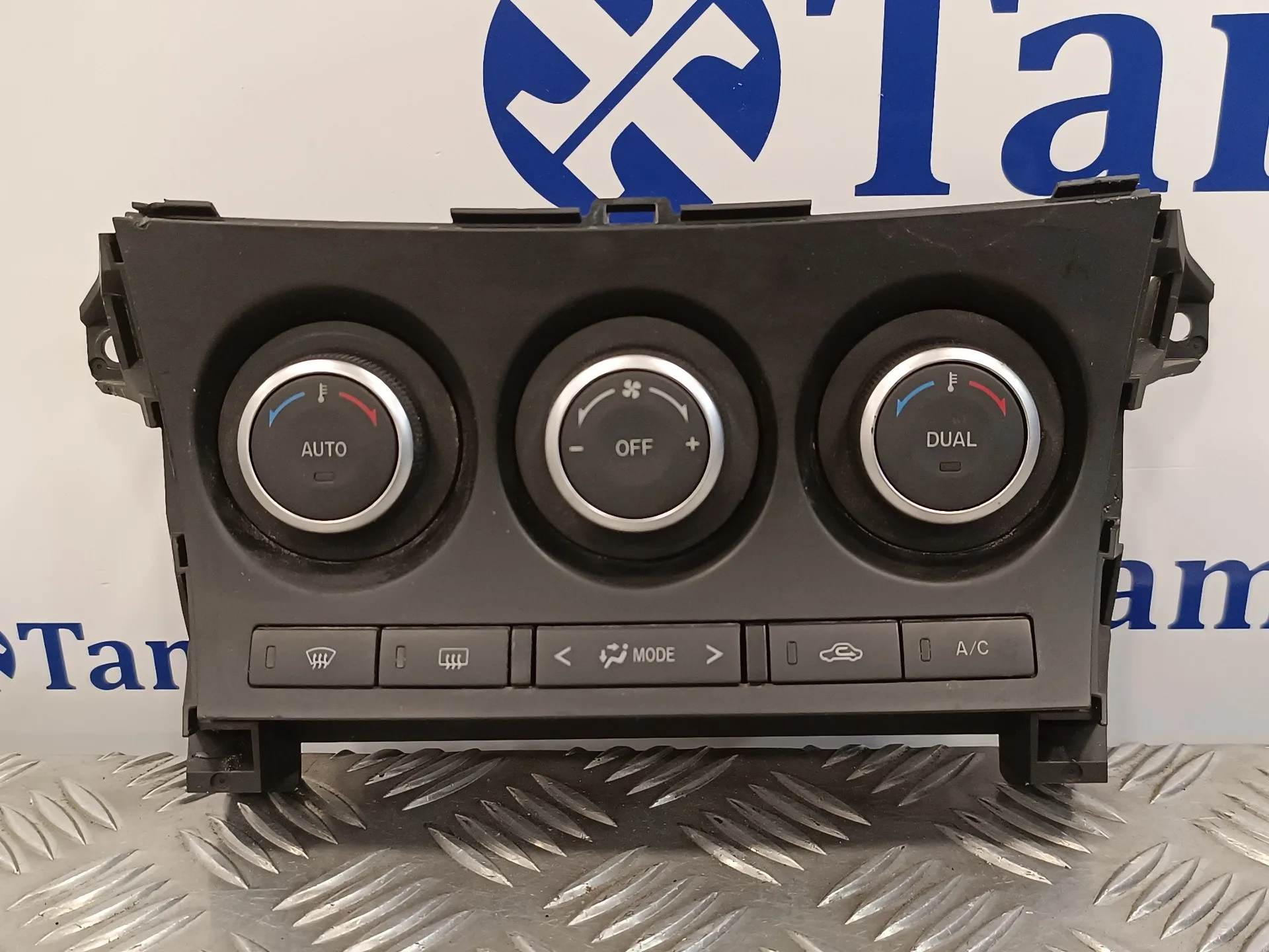 Mando Climatizador para Mazda 3 Lim. (Bl)