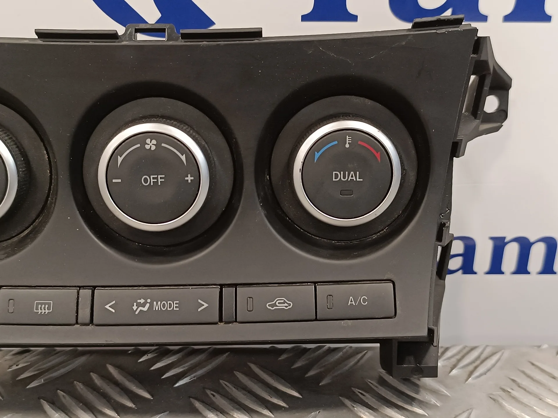 Mando Climatizador para Mazda 3 Lim. (Bl)