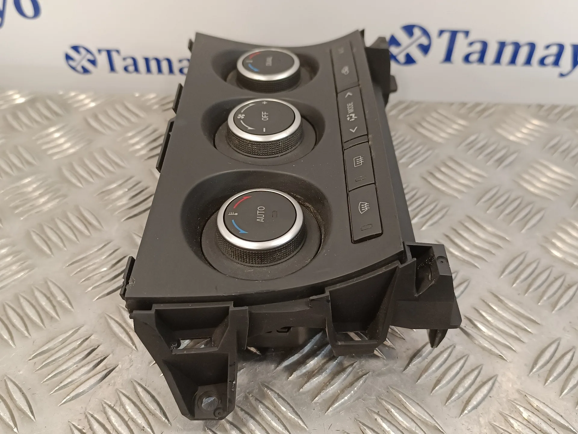 Mando Climatizador para Mazda 3 Lim. (Bl)
