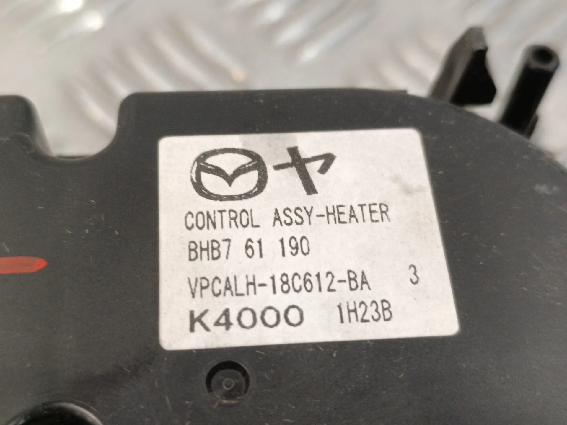 Mando Climatizador para Mazda 3 Lim. (Bl)