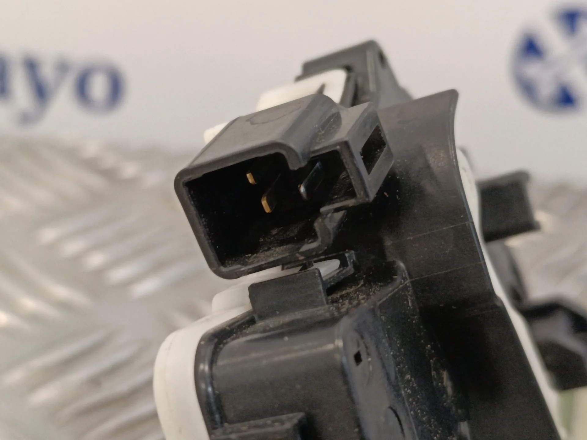 Cerradura Maletero / Porton para Mazda 3 Lim. (Bl)