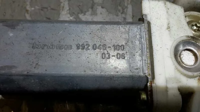 Elevalunas Delantero Derecho para Toyota Avensis Berlina (T25)