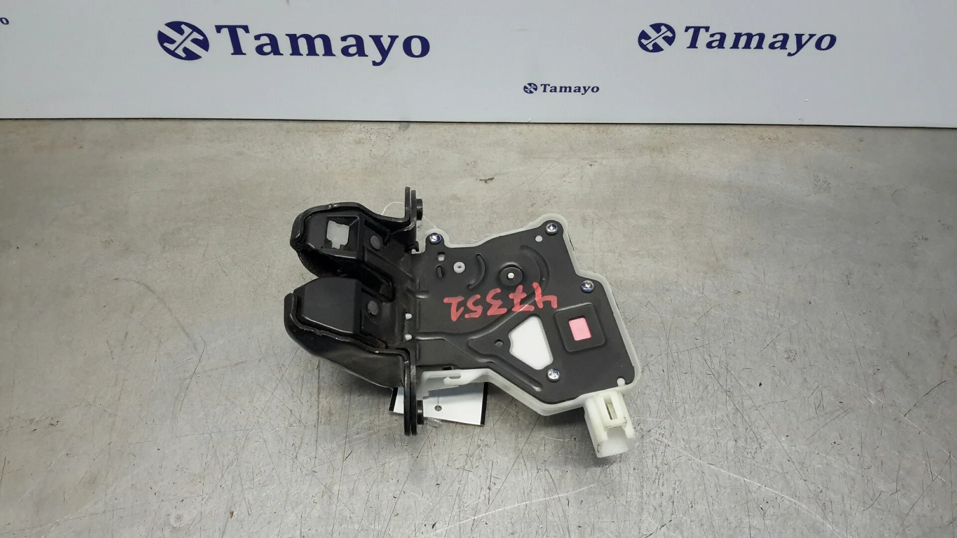 Cerradura Maletero / Porton para Nissan Pulsar (C13)