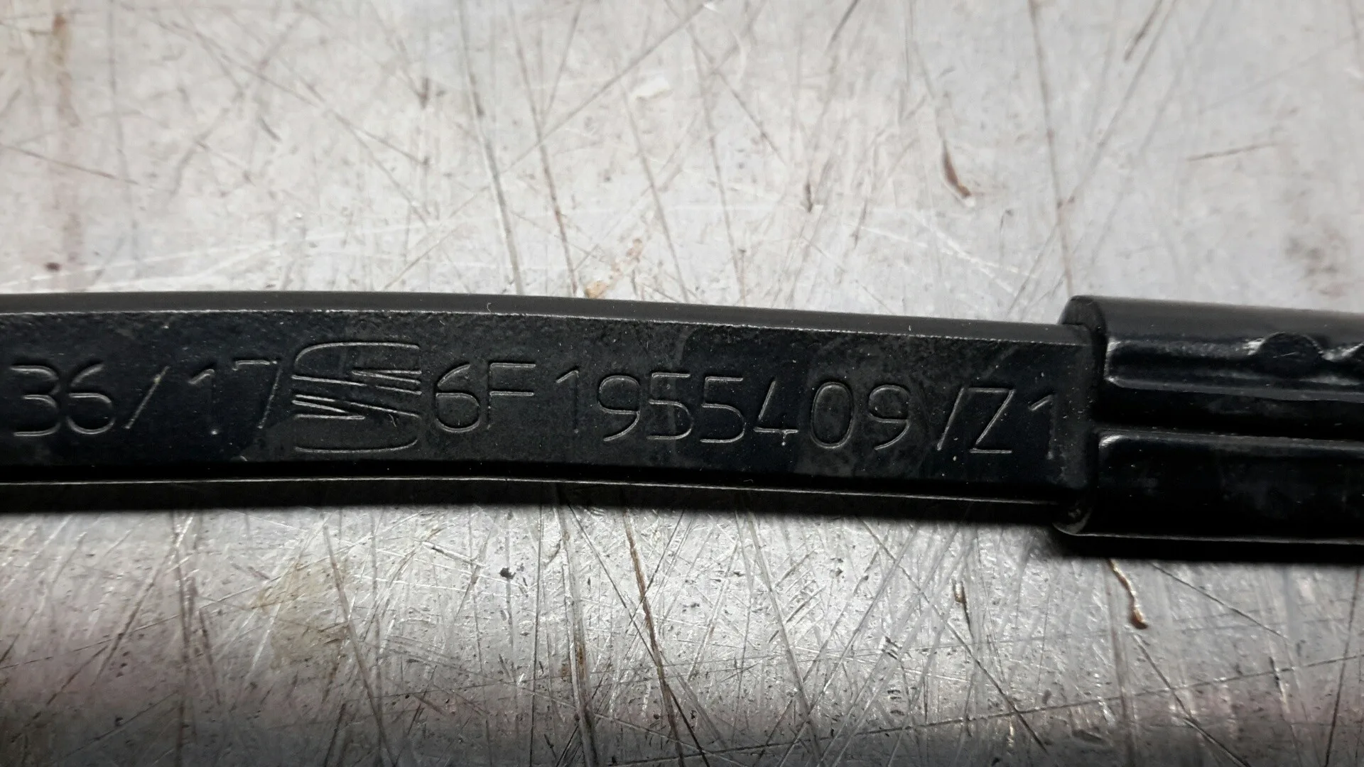 Brazo Limpia Delantero Izquierdo para Seat Ibiza (Kj1)