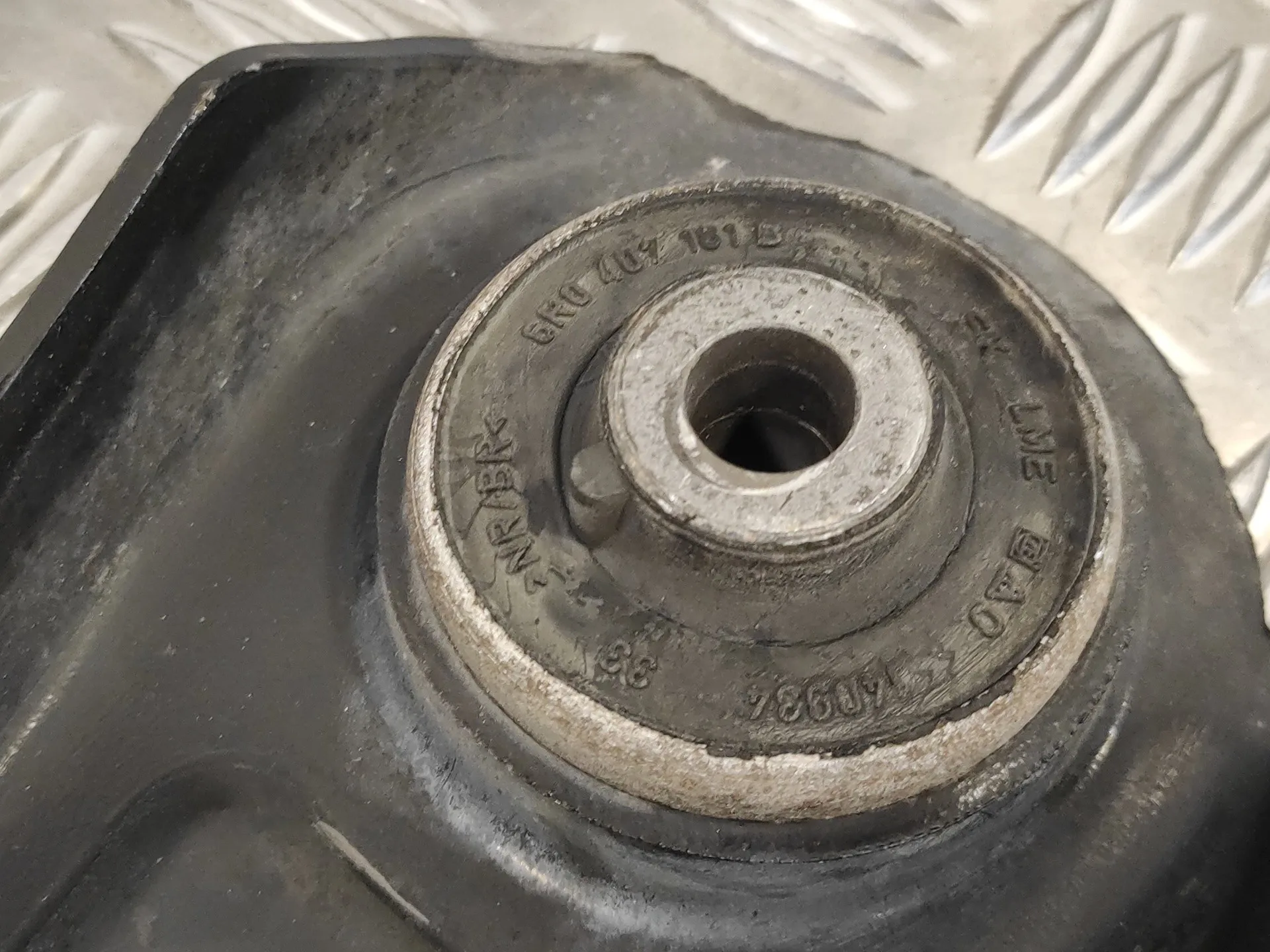 Brazo Suspension Inferior Delantero Izquierdo para Seat Ibiza Sc (6J1)