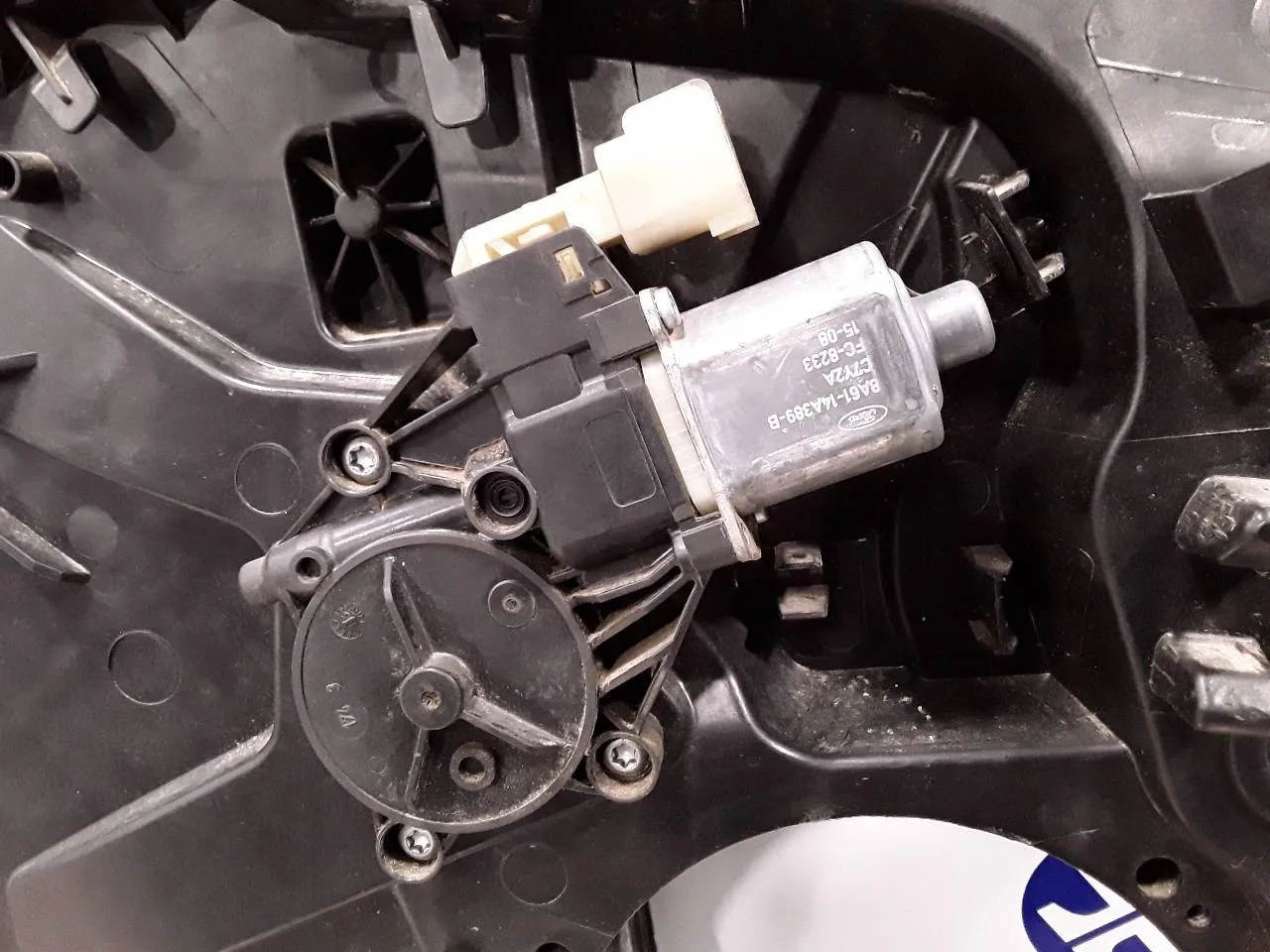 Elevalunas Delantero Izquierdo para Ford Fiesta (Ccn)