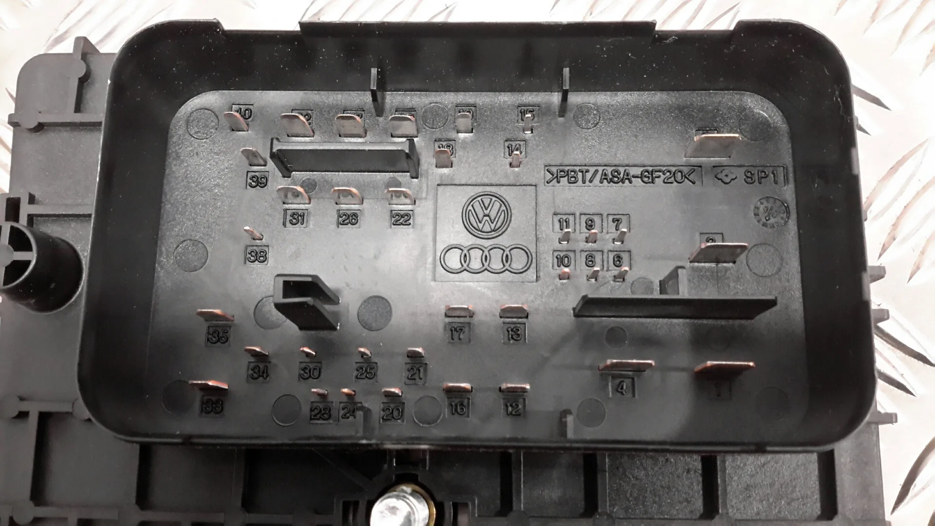 Caja Reles / Fusibles para Volkswagen Passat Variant (3C5)