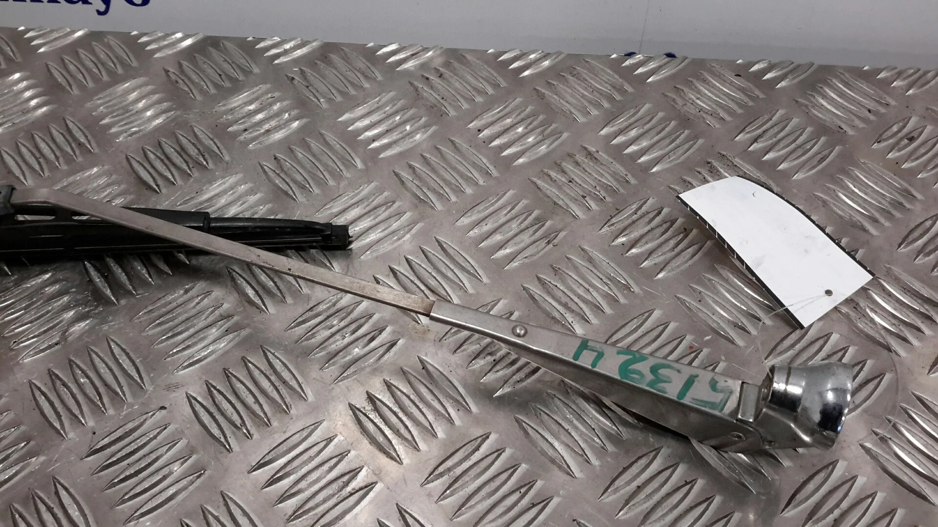 Brazo Limpia Delantero Izquierdo para Seat 124 1430