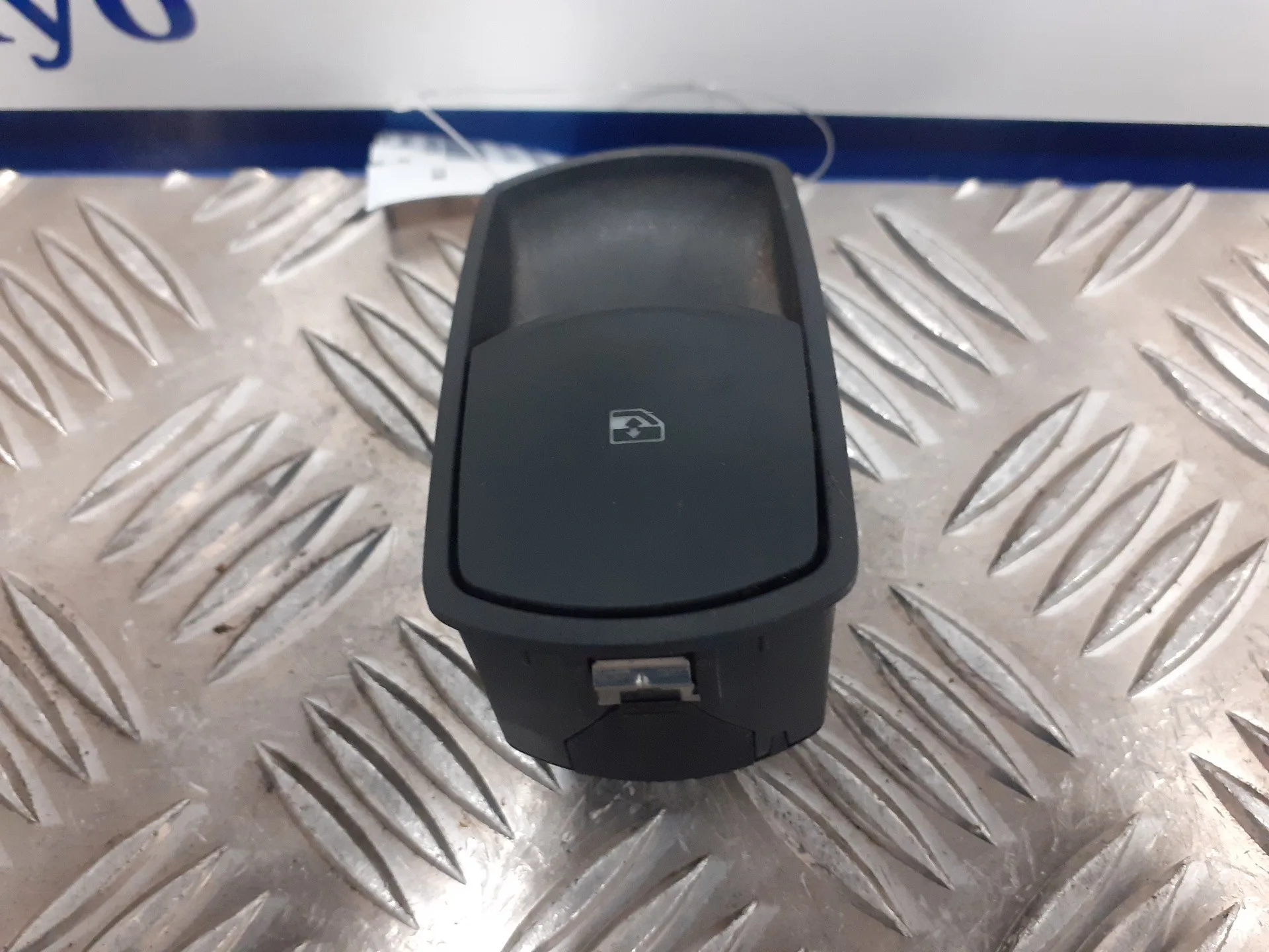 Mando Elevalunas Delantero Derecho para Opel Corsa D