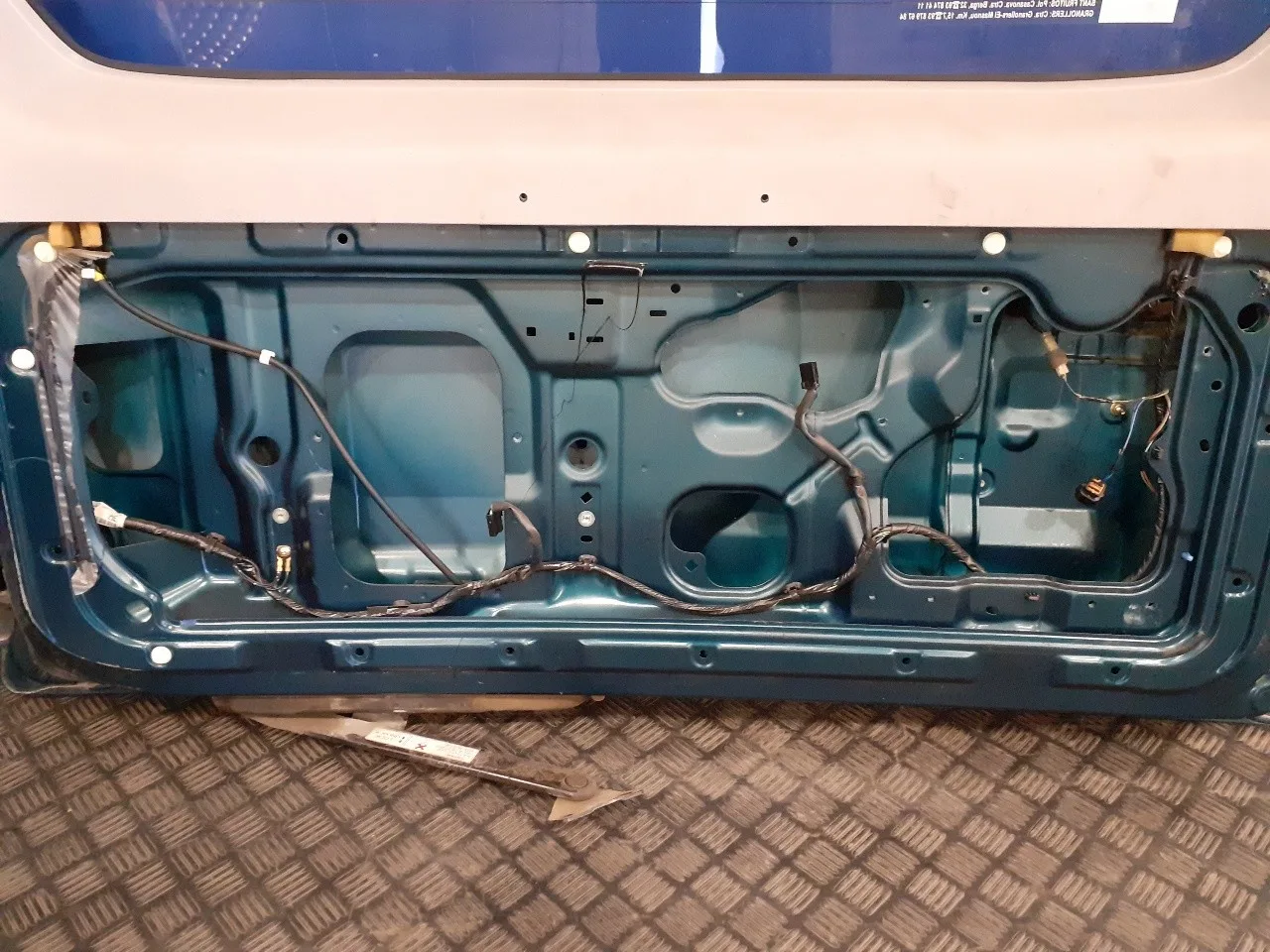 Porton Trasero para Mitsubishi Montero (V60/V70)
