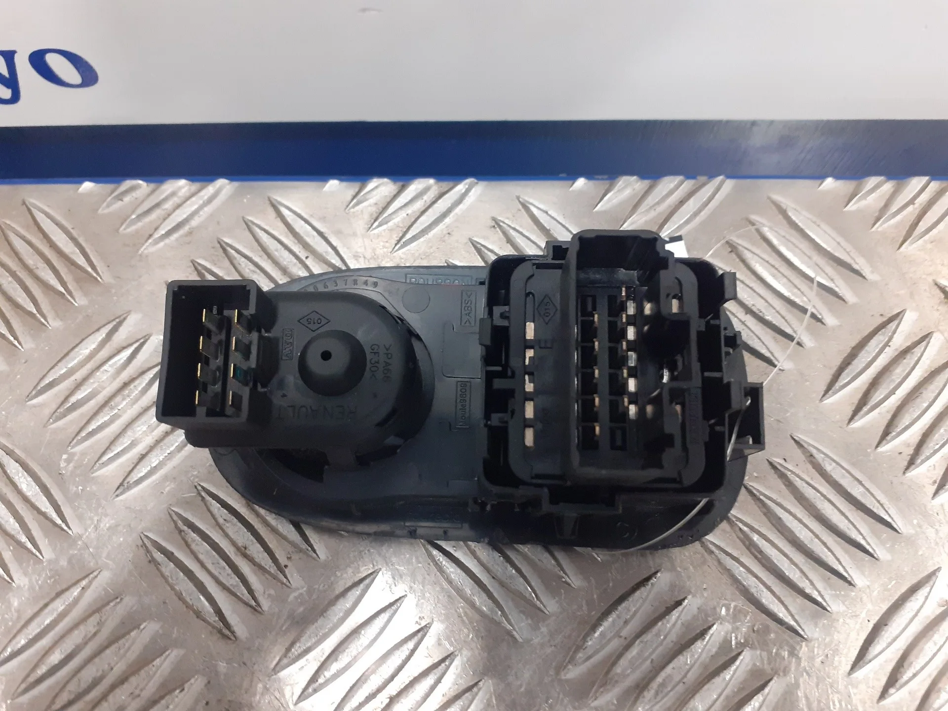 Mando Elevalunas Delantero Izquierdo para Renault Master Kasten