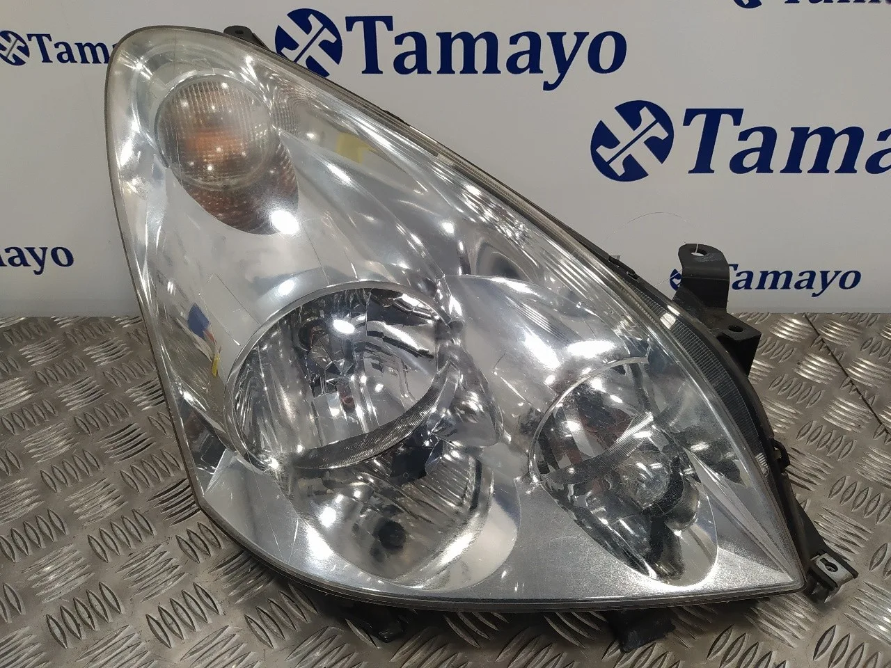 Faro Derecho para Toyota Corolla Verso (R1)