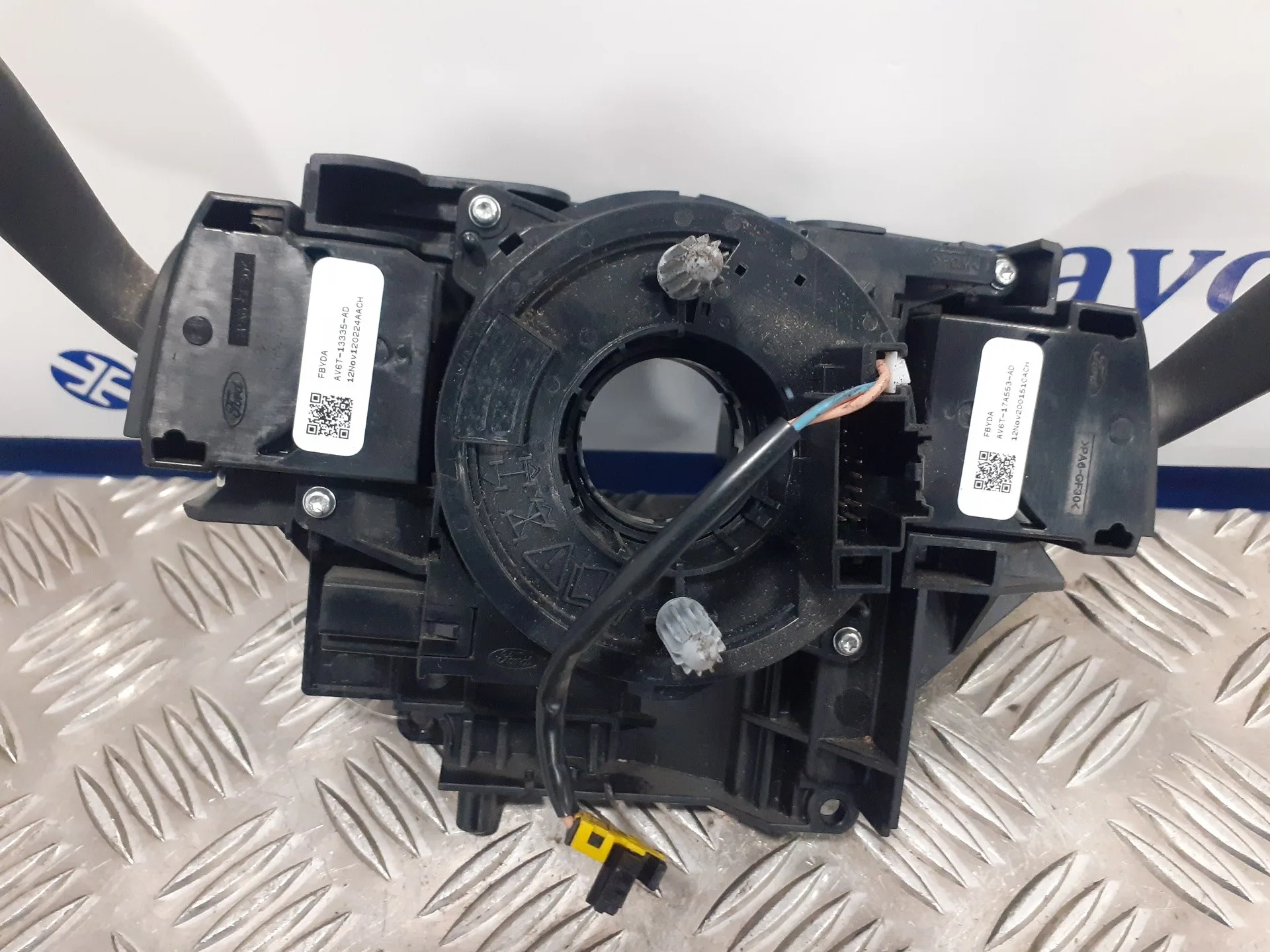 Mando Multifuncion para Ford Focus Turn. (Cb8)