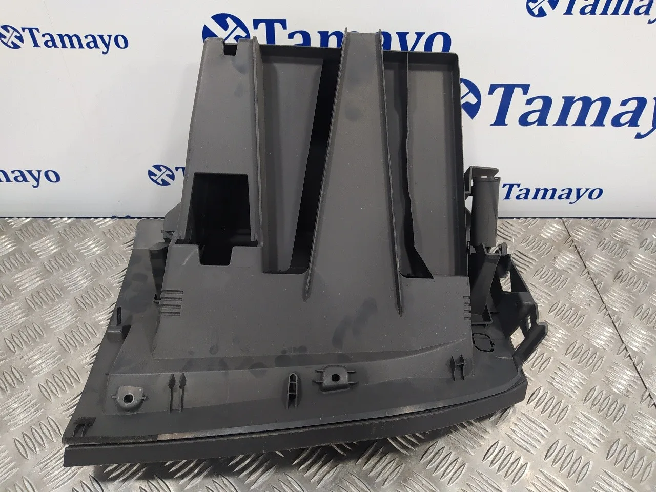 Guantera para Ford Focus Turn. (Cb8)