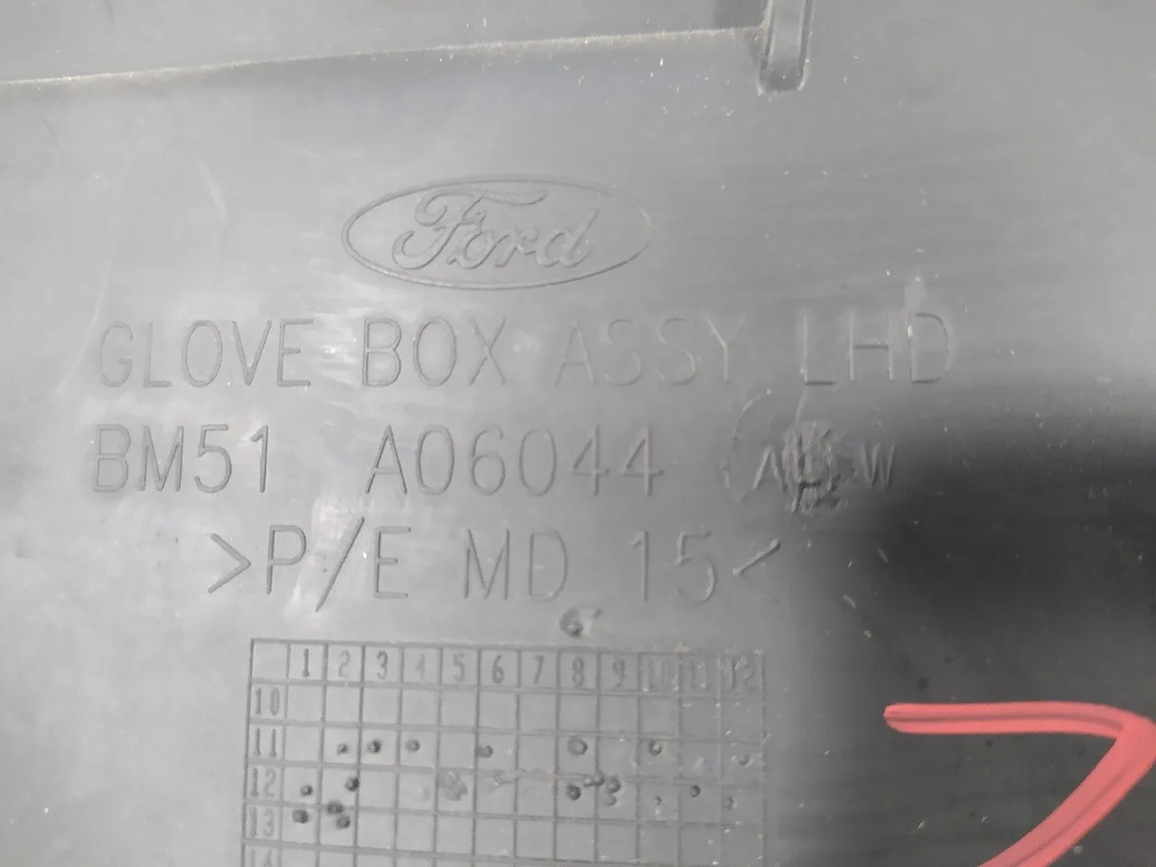 Guantera para Ford Focus Turn. (Cb8)
