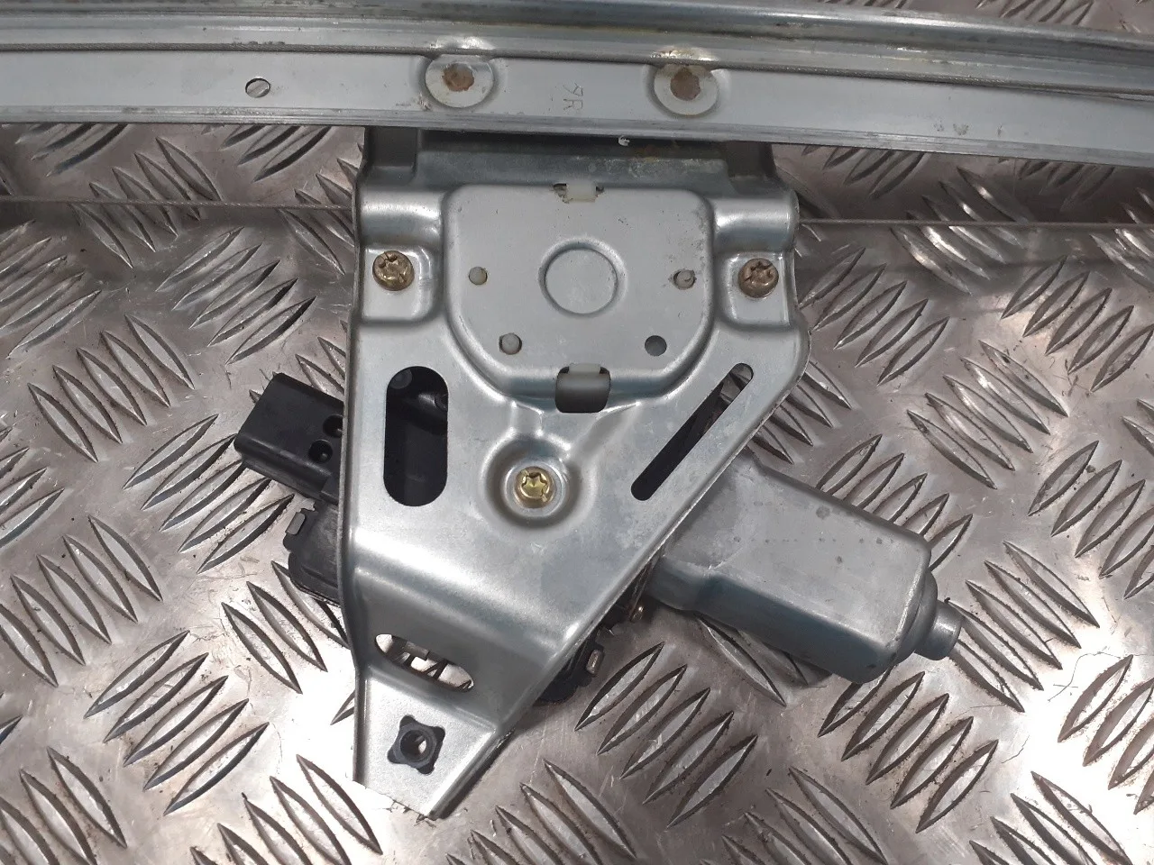 Elevalunas Delantero Derecho para Mitsubishi Montero (V60/V70)