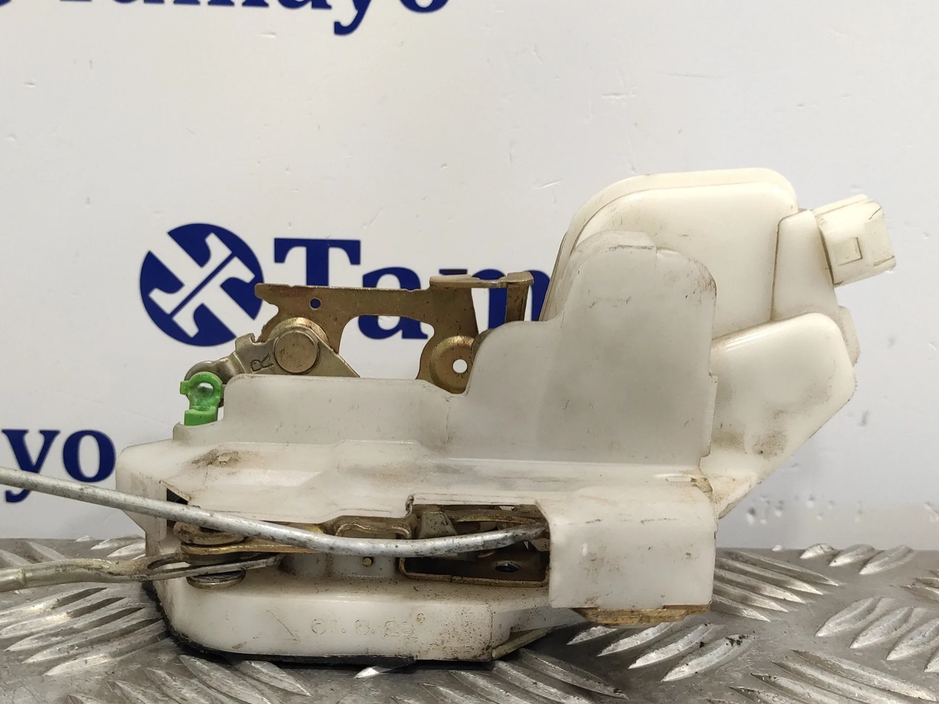 Cerradura Puerta Delantera Derecha para Mitsubishi Montero (V60/V70)