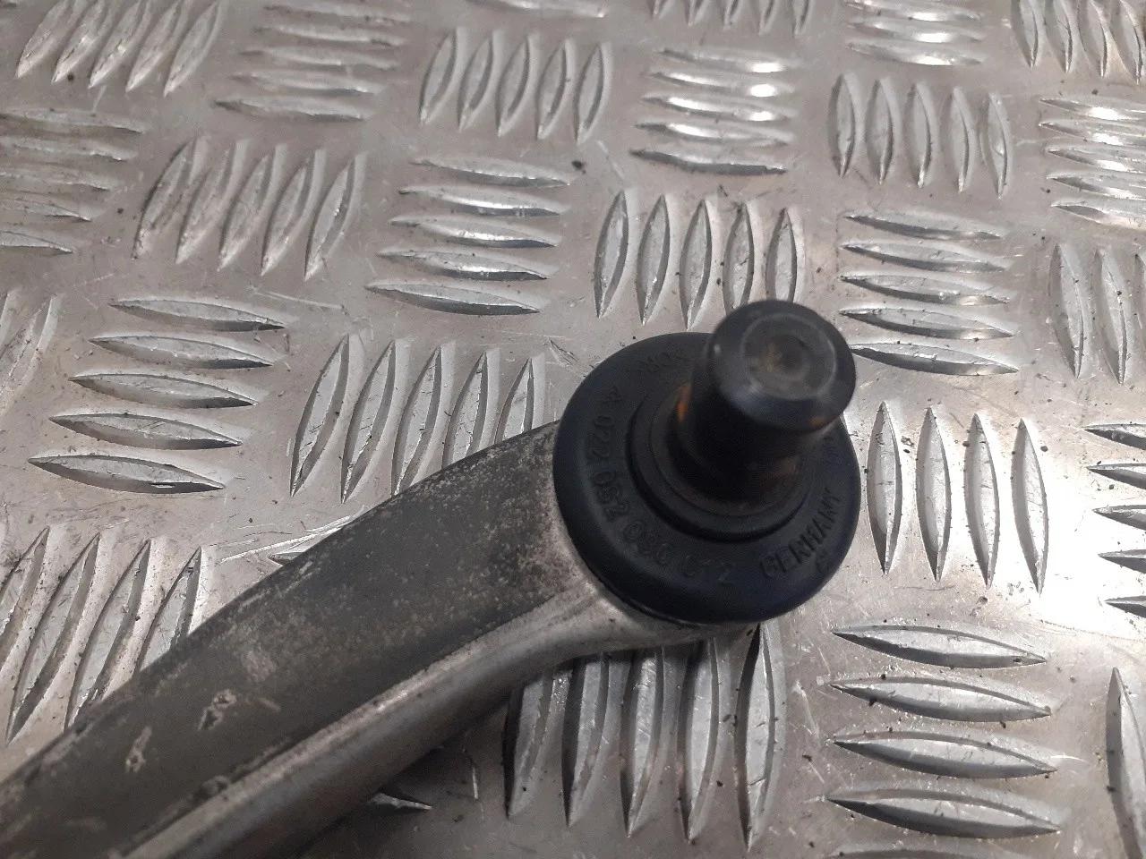 Tirante Delantero Izquierdo para Volkswagen Passat Berlina (3B3)