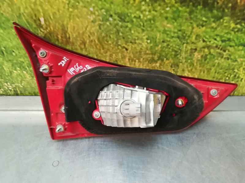 Piloto Trasero Derecho para Toyota Auris Touring Sports (E18)