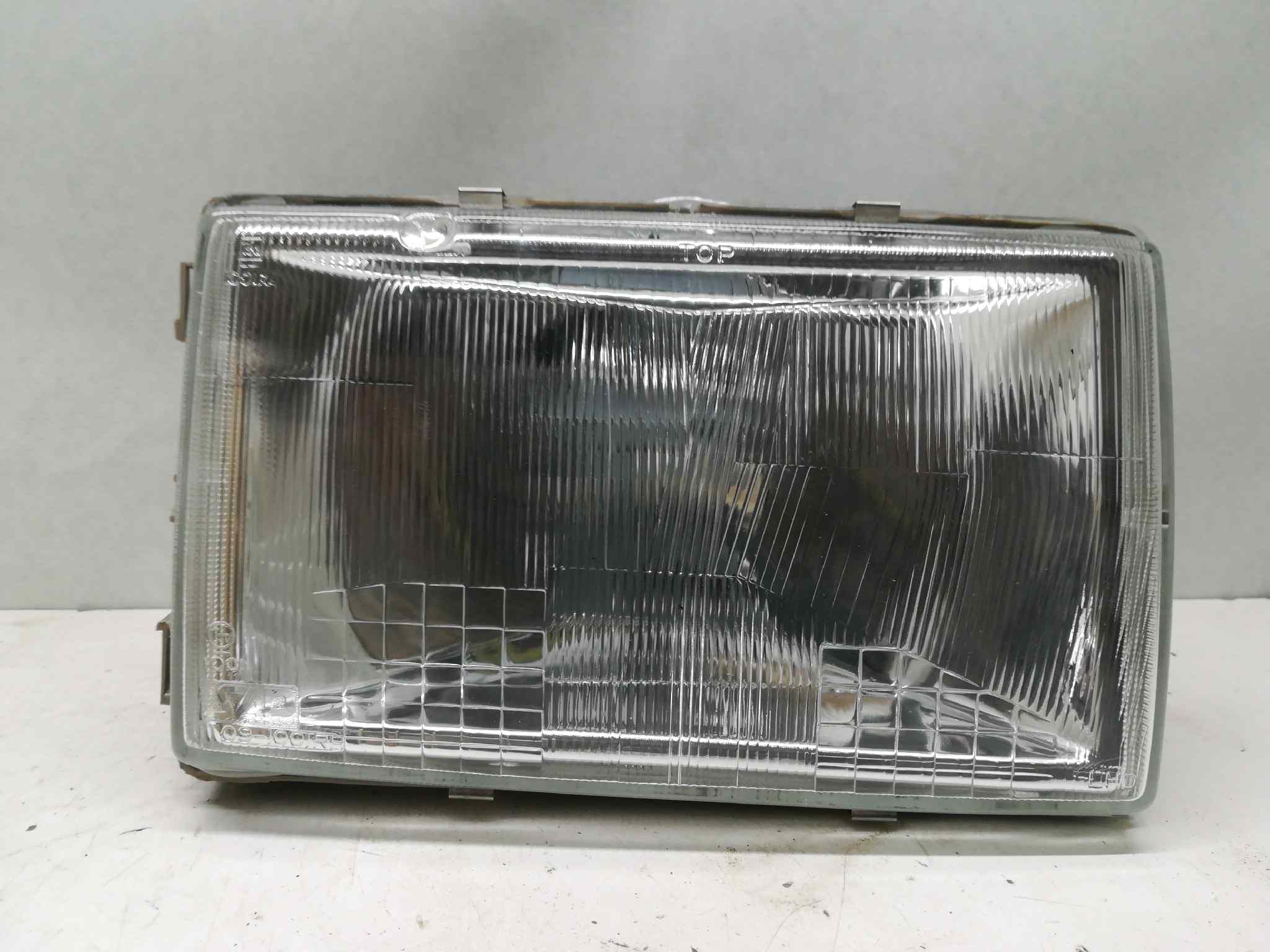 Faro Derecho para Renault 9