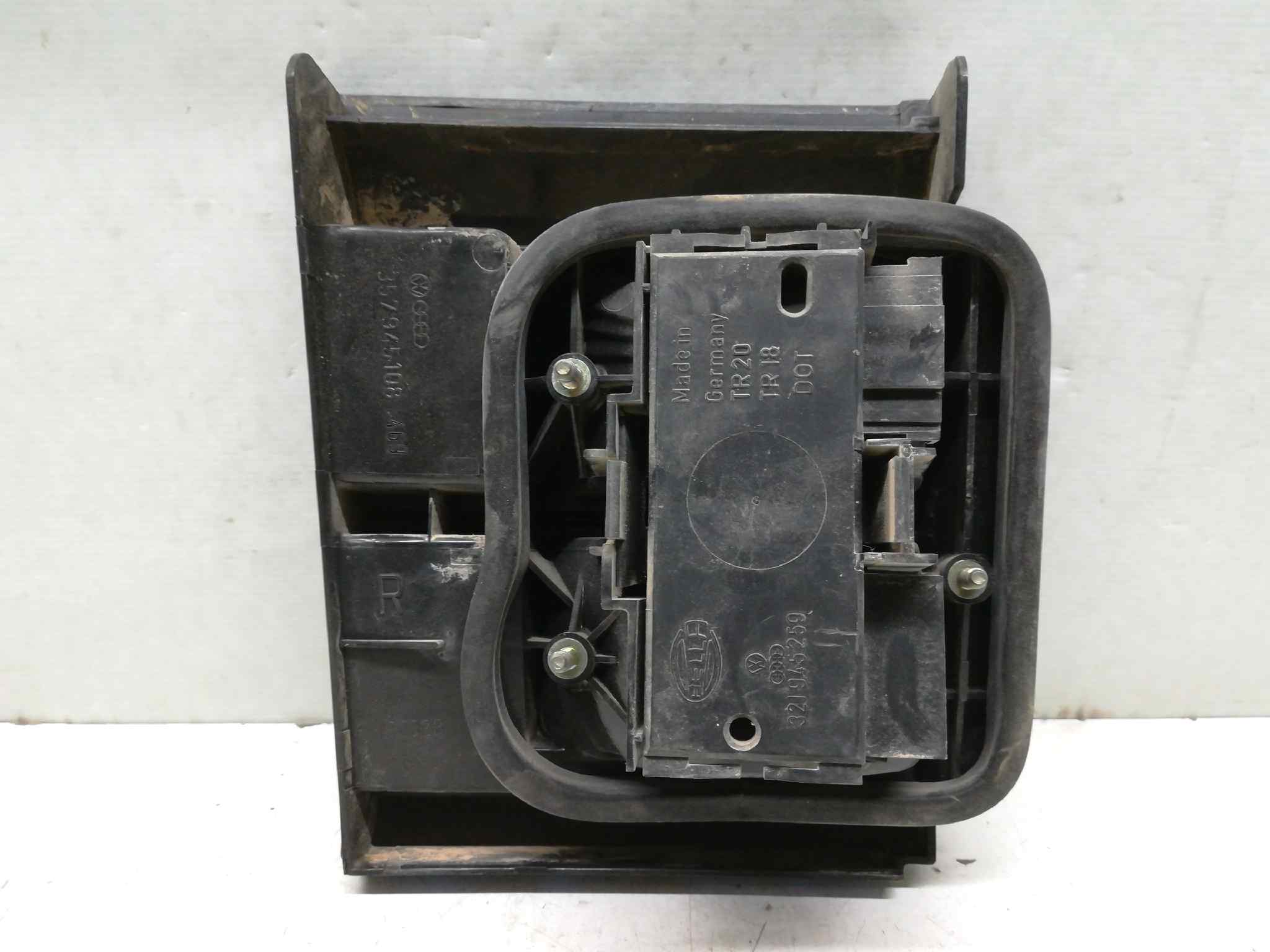 Piloto Trasero Derecho para Volkswagen Passat Berlina (3A2)