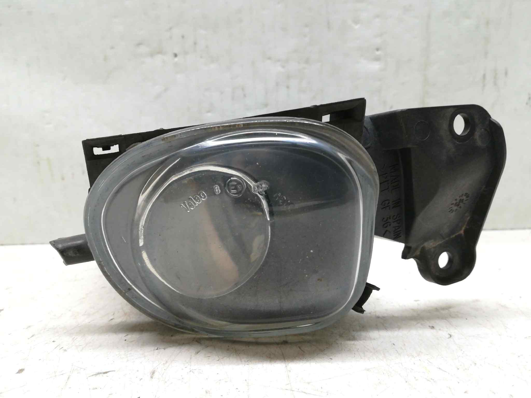 Faro Antiniebla Izquierdo para Audi A6 Avant (C4)