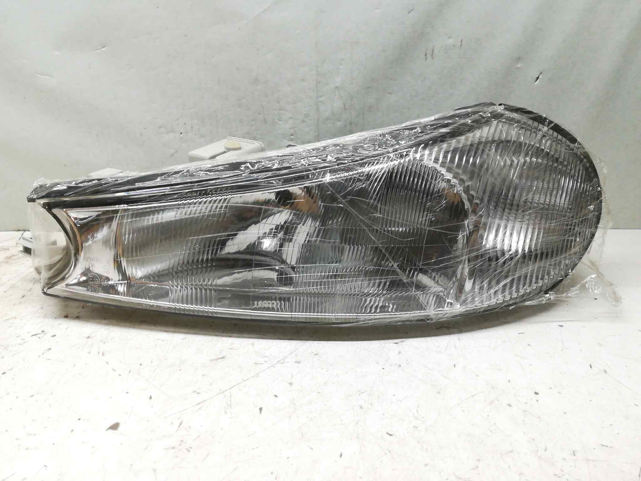 Faro Izquierdo para Ford Mondeo Berlina (Gd)