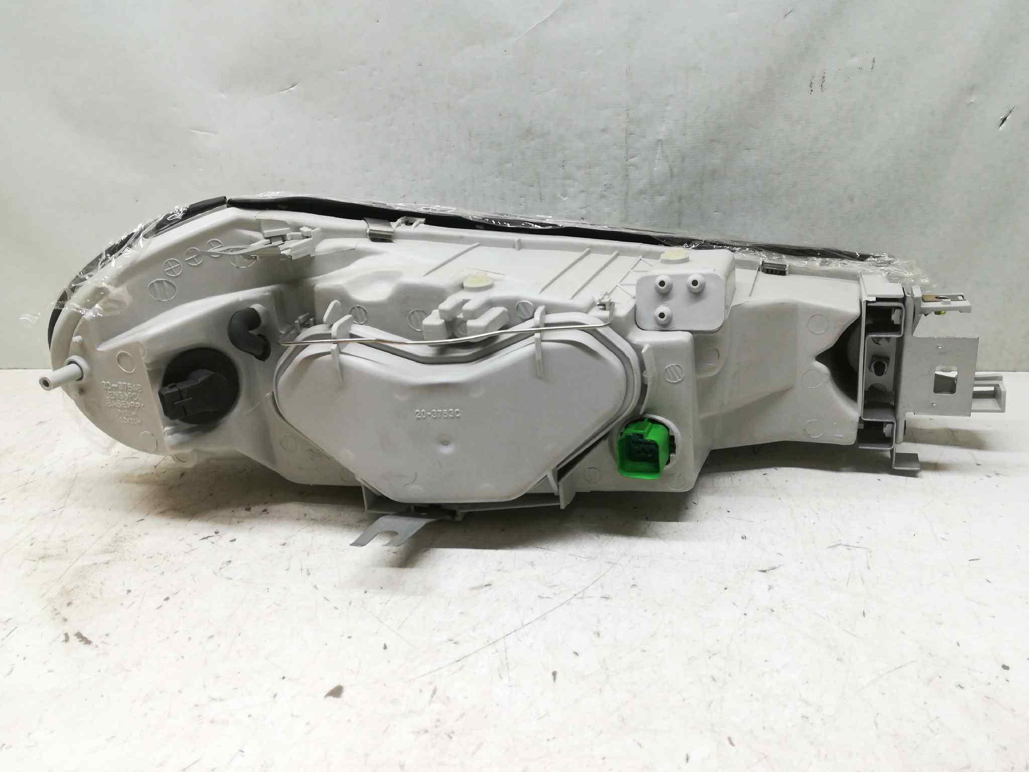 Faro Izquierdo para Ford Mondeo Berlina (Gd)
