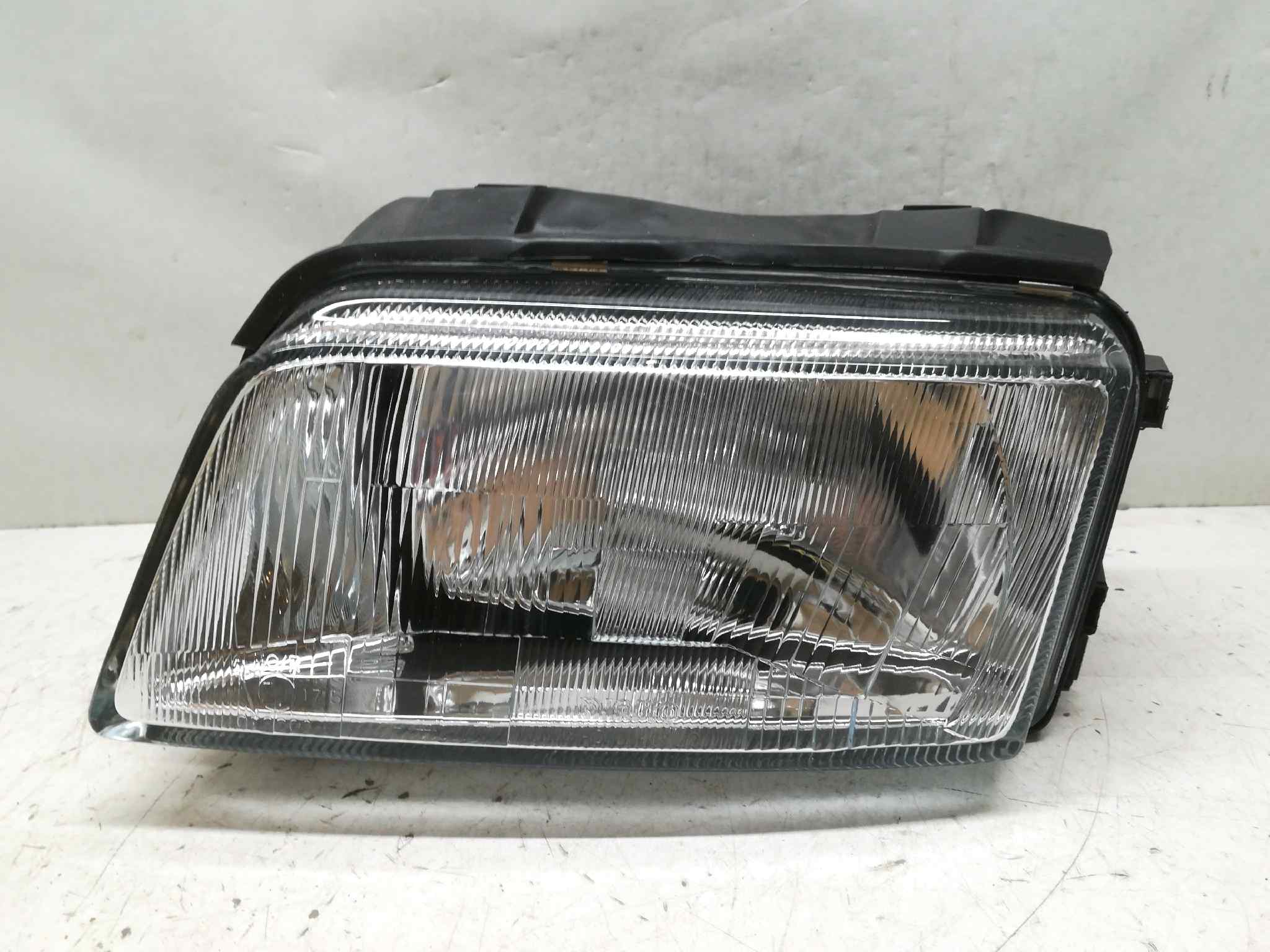 Faro Izquierdo para Audi A4 Avant (B5)