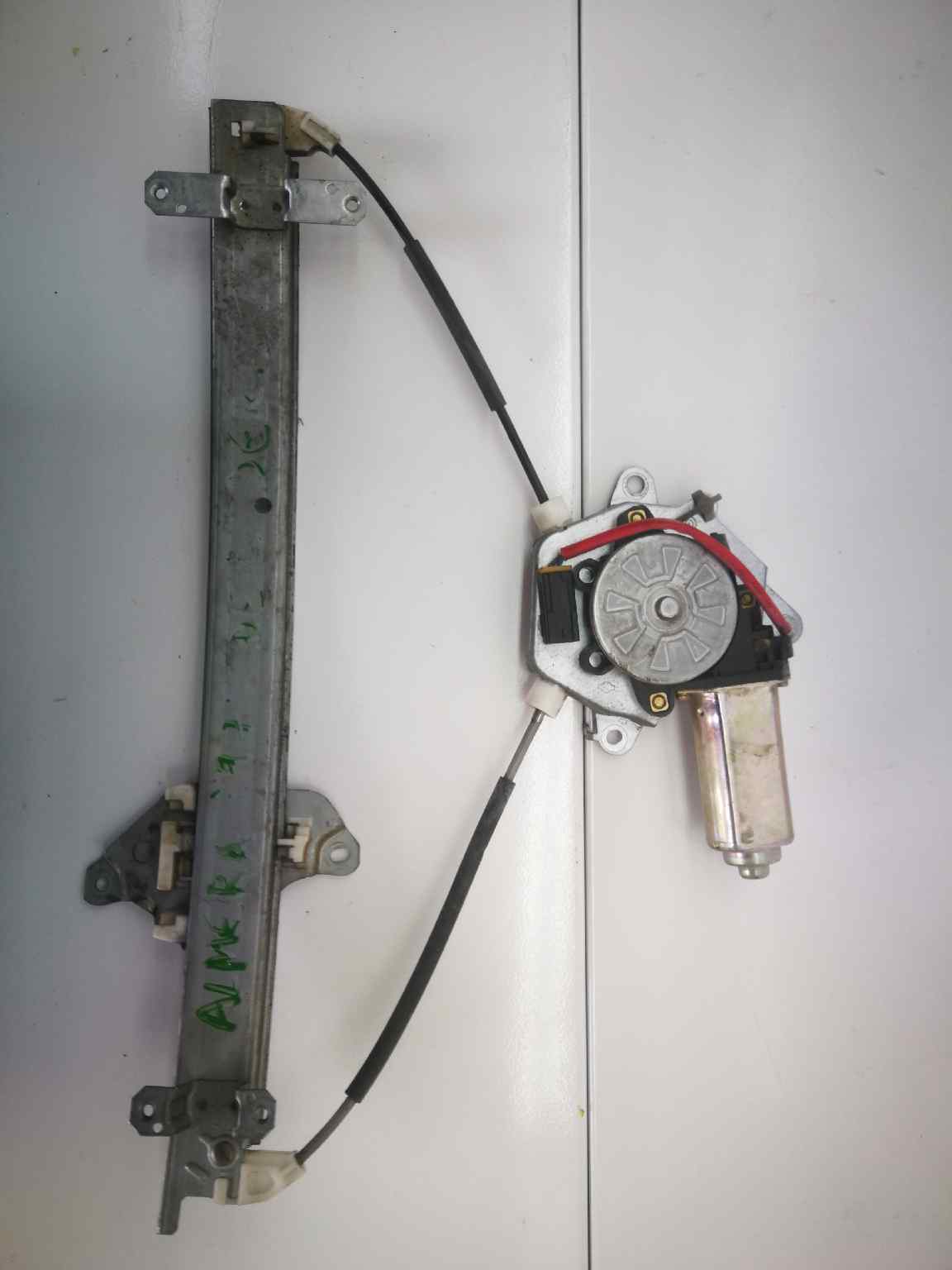Elevalunas Delantero Derecho para Nissan Almera (N15)