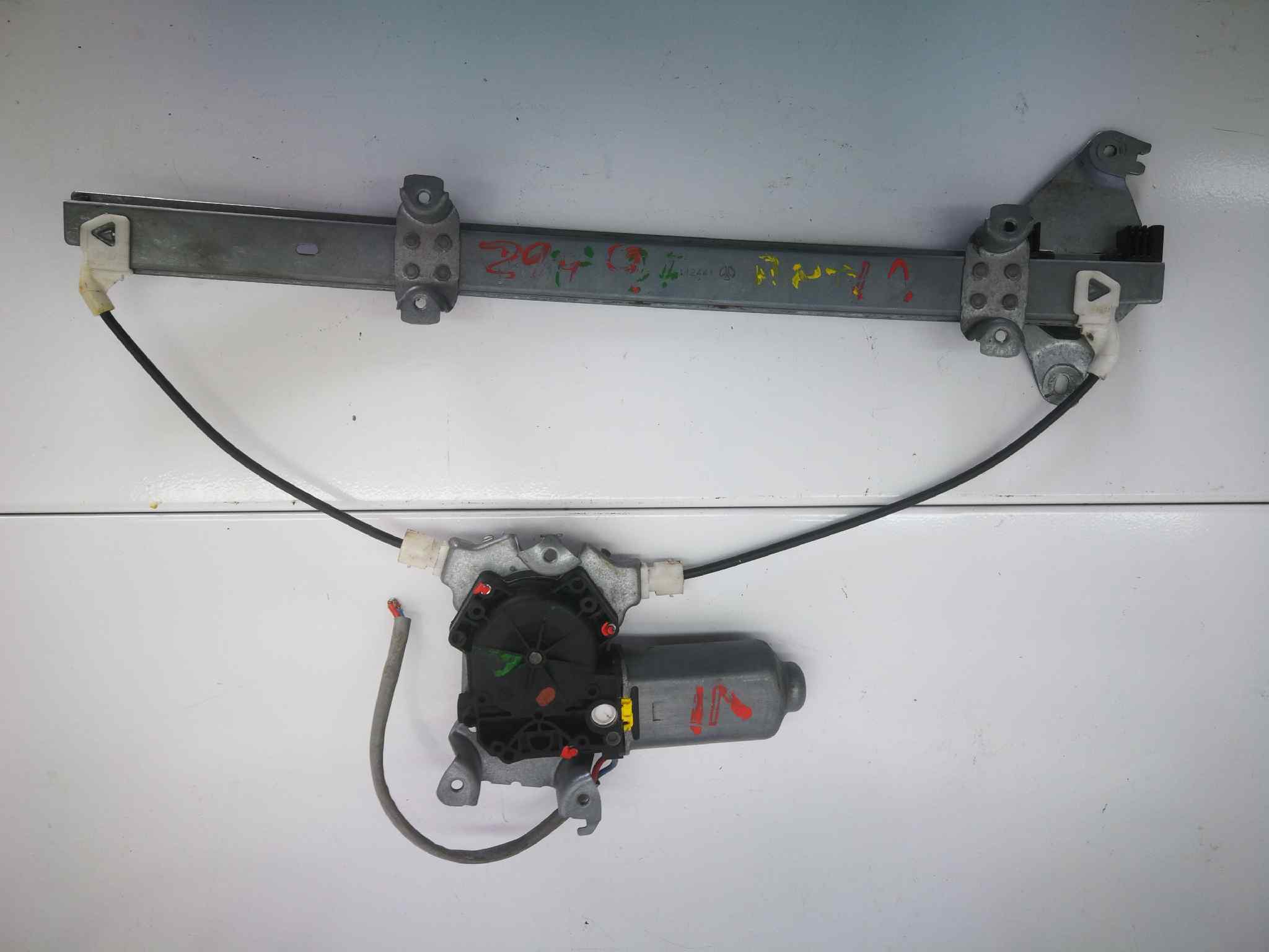 Elevalunas Delantero Derecho para Nissan Primera Berlina (P11)
