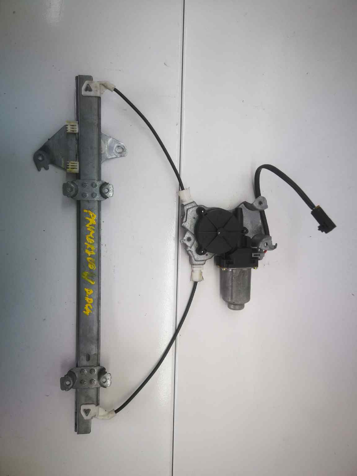Elevalunas Delantero Derecho para Nissan Primera Berl./Familiar (P10/W10)